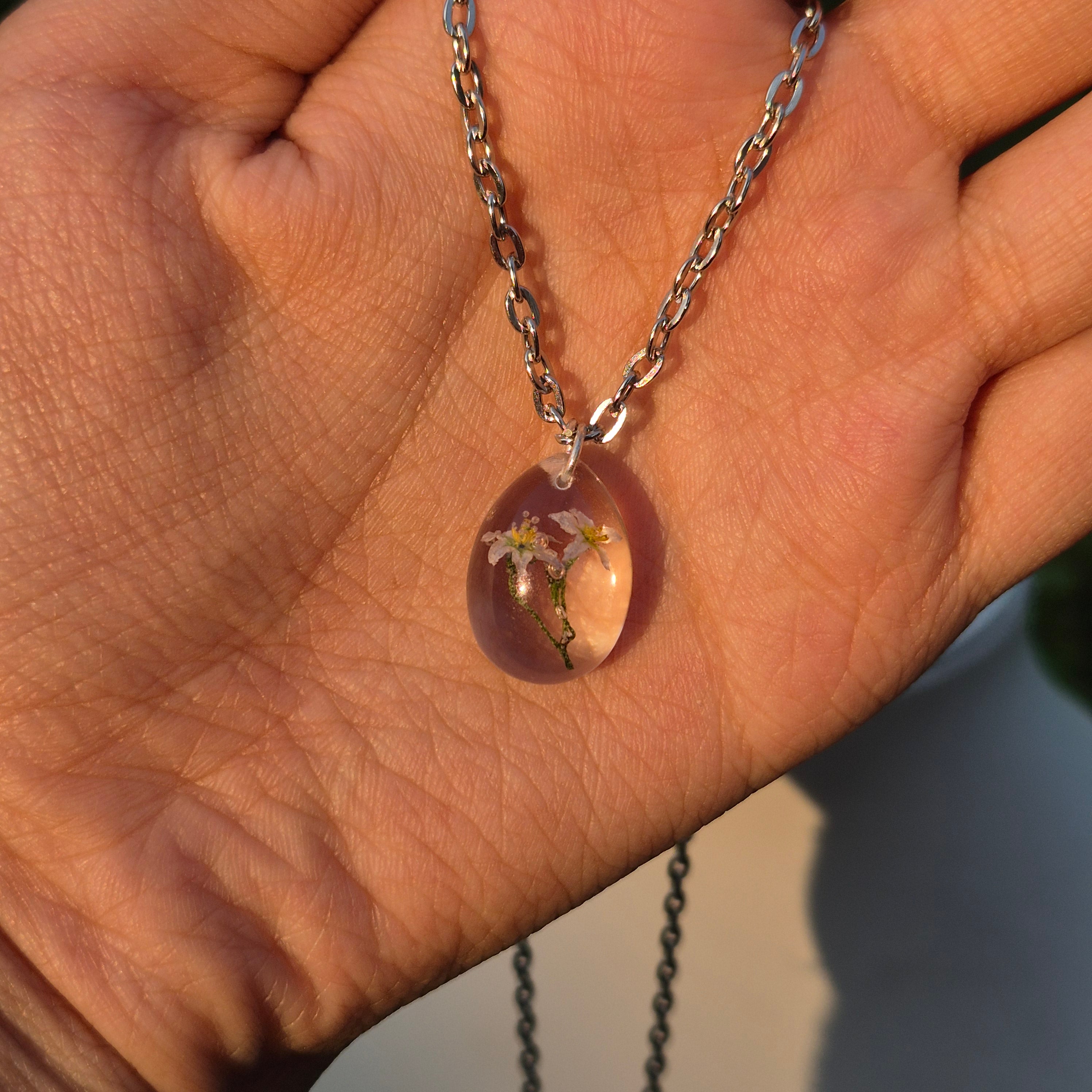 Resin White Wildflower Oval Pendant Necklace